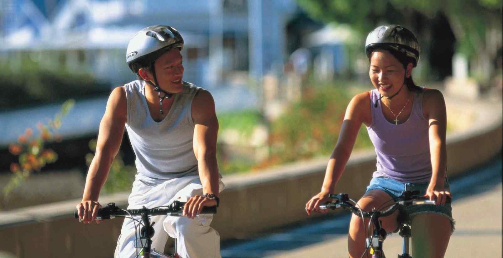 Couple biking in Brisbane